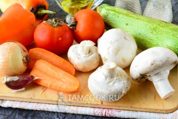Тушеные кабачки с грибами и овощами